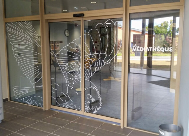 Adhésifs sur vitres