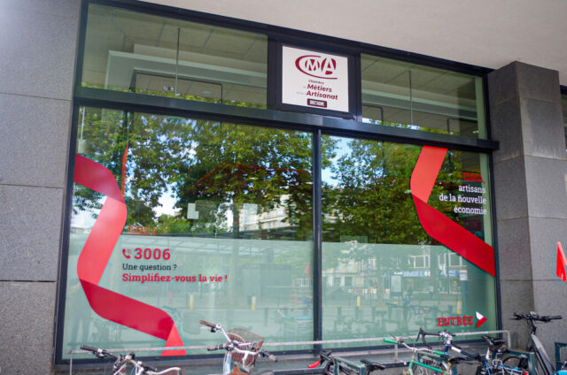 Adhésifs sur vitres