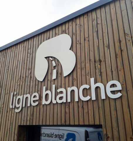 Logo en aluminium composite