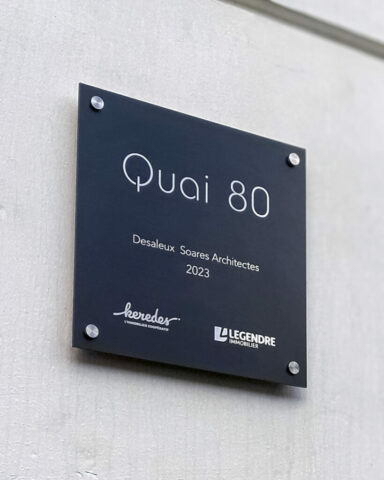 Plaque gravée en aluminium thermolaquée