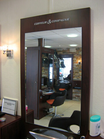 Logo découpé en dibond effet miroir