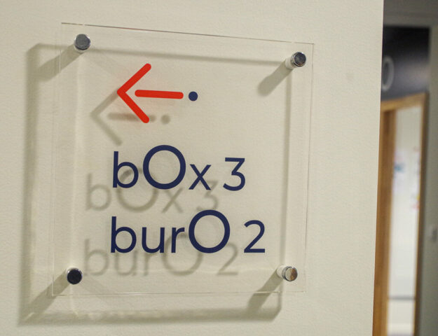 Panneau en plexiglass
